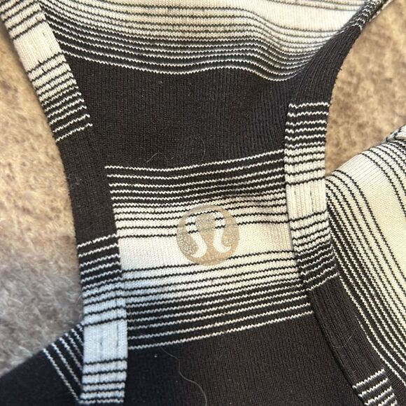 Lululemon tanktop - Picture 3 of 5